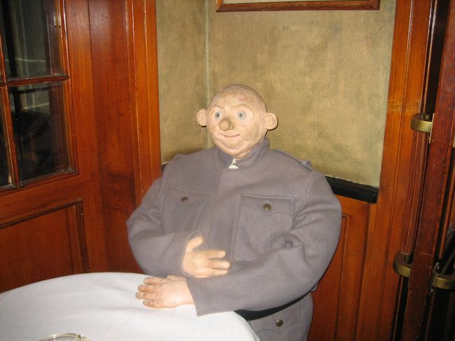 じゃーーーん！<br />この人がシュベイクです〜♪<br />バカ正直で、おもしろい。<br />でも全4巻の長いなが〜い小説です