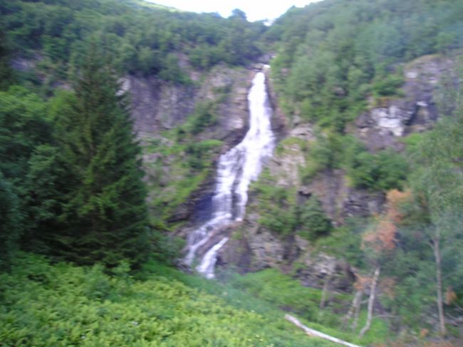 途中にも滝が見られます