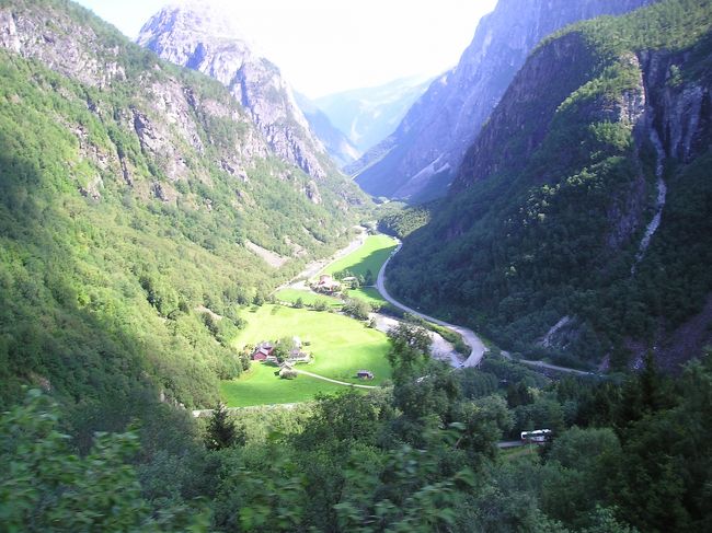 カーブをひとつ超えるたびに、見晴らしがよくなっていきます。