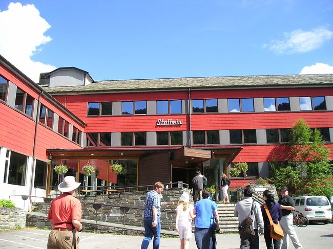 途中の休憩所のスタルハイムホテル<br /><br />このホテルの庭からの眺めが素晴らしいと聞いてきました