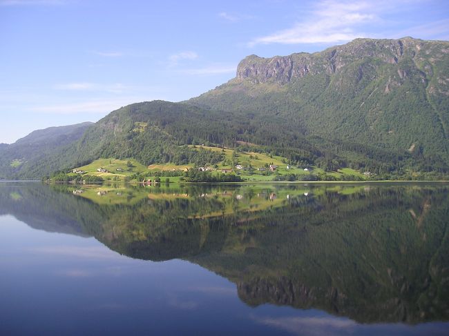 フィヨルド沿いに出ました