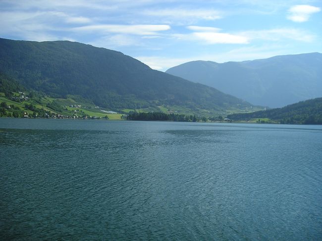 船着場では船の姿も見えず、ただ景色を楽しむにはいい所・・・