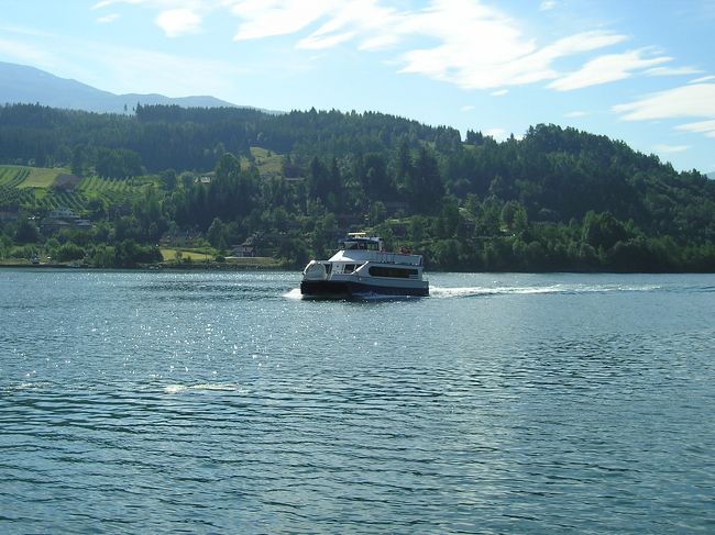 ５分ほどすると、船が近づいてきました。