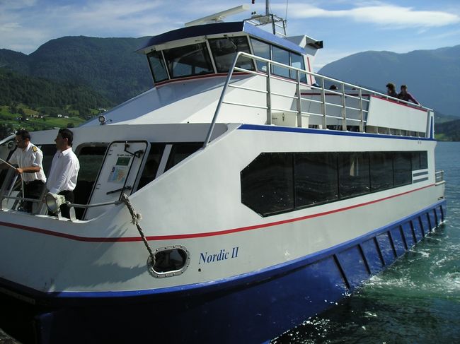 この船で、Ulvik→Eidfjord→Ulvik→Kinsavik→Lofthus→Utne→Norheimsundとフィヨルドをクルーズしました。