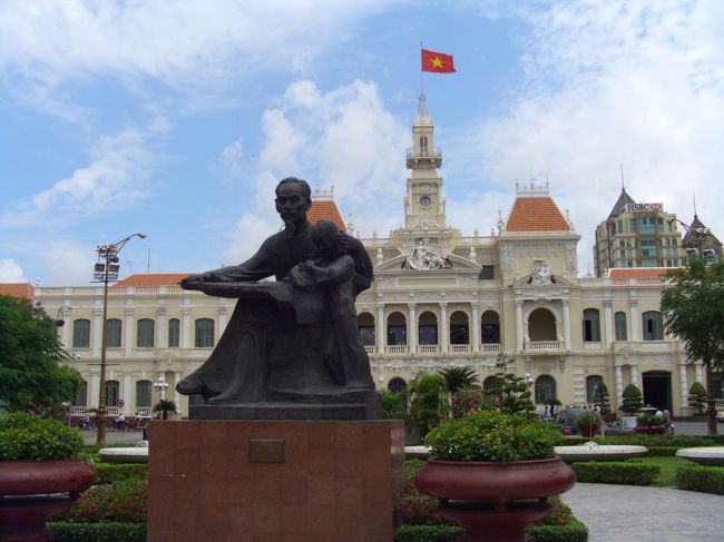 人民委員会です。<br />ここの前で日本語ペラペラのバイタクに話しかけられました。怪しかったのでのりませんでした。