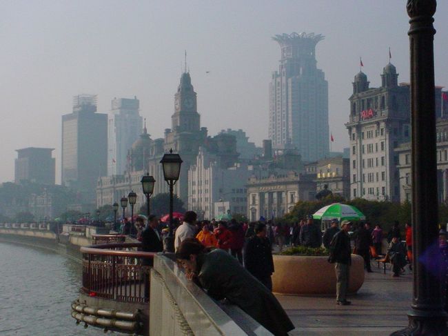 午前中の外灘（バンド）の風景