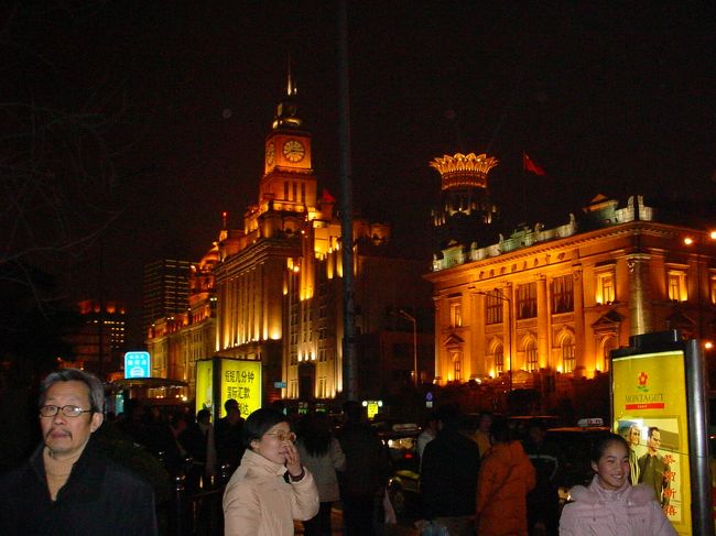 夜のバンドはライトアップが綺麗じゃわい。