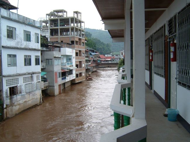 泊まる予定でチェックインしたタチレクの宿から見る風景。