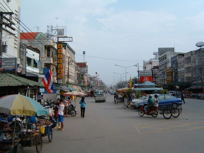 メーサイに戻って。ほっと安心。もうタイしか旅行できない身体になってしまたのか・・・。いったいどうしてくれる！ということでおみあげのルビーを買いましょう。