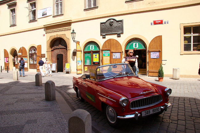 観光タクシー、クラシックカーがお好きな方にはたまらないかな