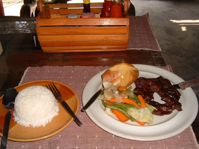 話には聞いていたが、タイの牛肉は水牛だから固くて食えないと・・。本当にそうだった、がっかり(~_~)<br />きっとビーフステーキは日本のものが一番うまいのではなかろうか・・・。