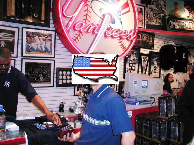 明日は、メジャーリーグ観戦なので42丁目にあるヤンキースクラブハウスショップでグッズ入手。現地でも松井人気はすごくＴシャツなど欠品が多かった。夜はグランド・セントラル駅まで歩き構内にある『マイケル・ジョーダンステーキハウス』で夕食　