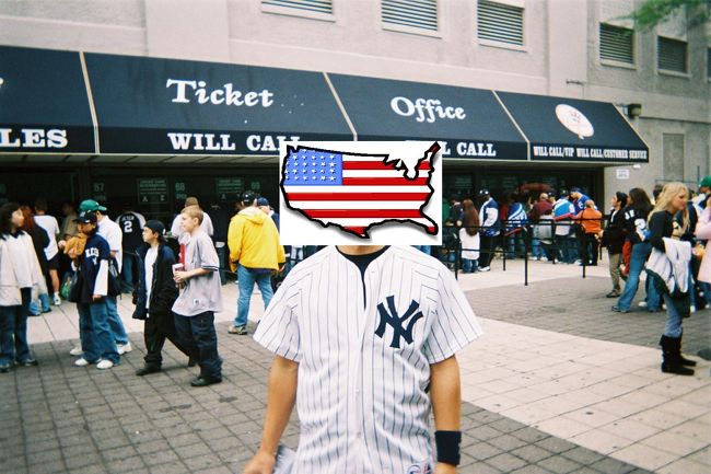 日本からインターネットでチケットを購入していたのでチケットの受け取りはここで！いい席は空いてなく松井側のＴＩＥＲ８　Ｌ６の席かなり上のほうでした。その分値段も安く一人１８ドル