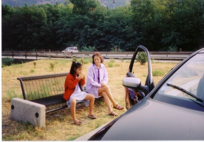 地中海で泳ごう！<br />てなことで、思いっきり山の中のシャモニーでレンタカーを借りて、イタリアへ向かいます。<br />写真は、アオスタのレストエリアで休憩中。<br />天候は、ドピーカン。気温摂氏３８度。<br />絶好の海水浴日和です。