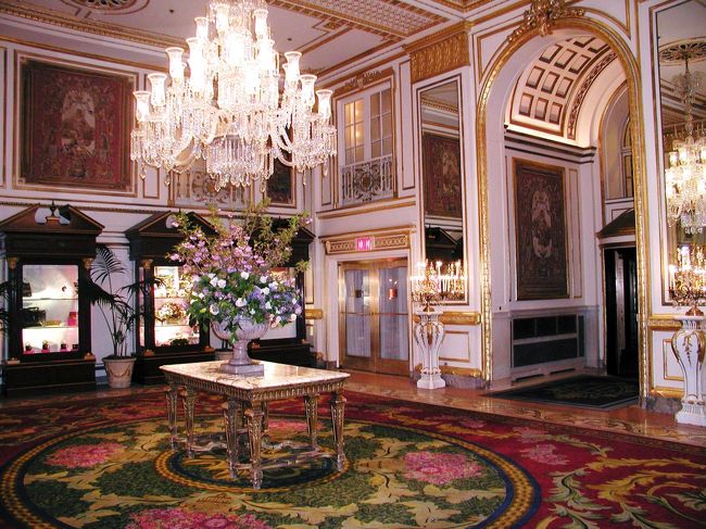 プラザホテルでトイレを借りました。アンティークで素敵なホテルでした