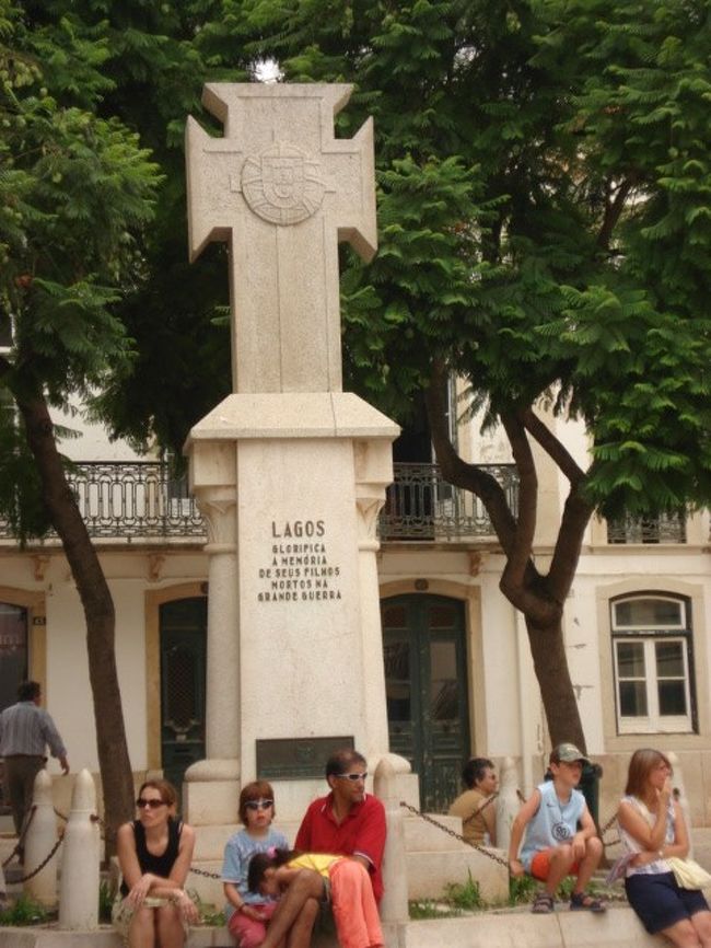 なんかの記念碑らしいですが<br />なんだったんだろ？<br />