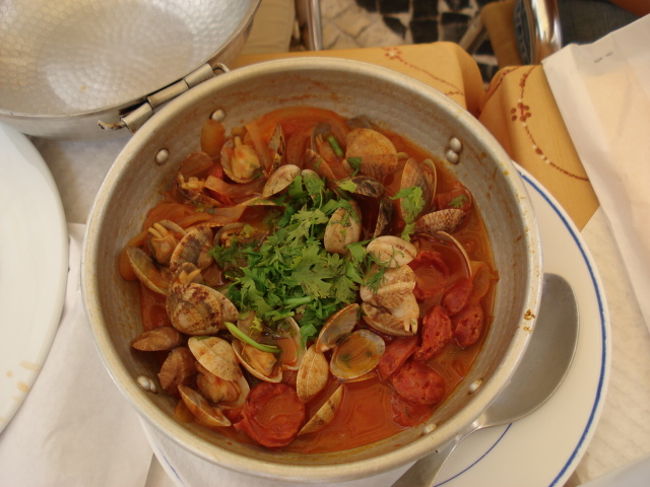 あさりのカタプラーナ。<br />チョリゾー（ドライソーセージ）みたいなのも入ってます