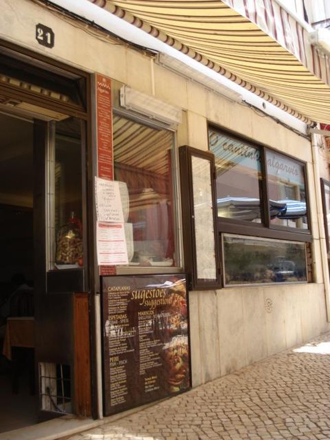 店の外観はこんな感じ<br />私たちは外のテーブルに座りました<br />