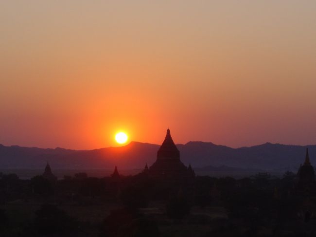 バガンの落陽