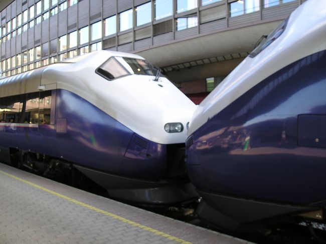 このように、たくさんつながっているのに満席状態です。<br />ヨーテボリにいるときに座席予約をしたのですが、予約しておいてよかった〜