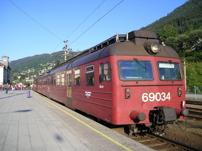 ヴォスからベルゲンへの列車<br /><br />後日、次の宿泊先のベルゲンへこれで移動です。