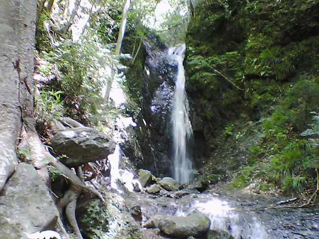 道志村：雄滝＆雌滝、道志道から少し入ったところに静かにある。