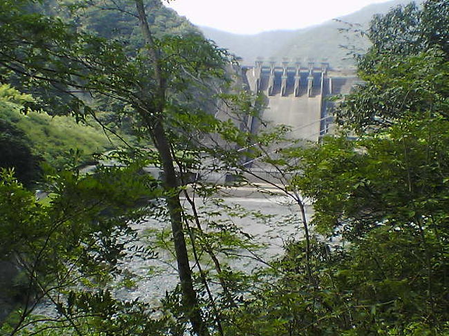 丹沢湖・三保ダム<br />重力式のロックフィルダム。<br />