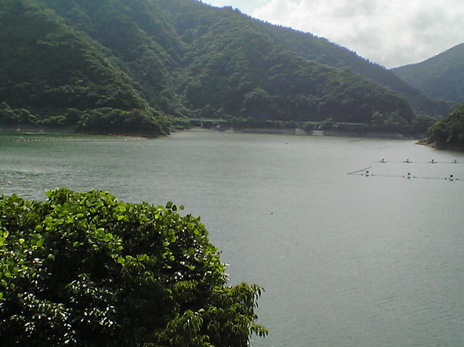 丹沢湖。<br />湖底には２３０余りの民家が眠る・・