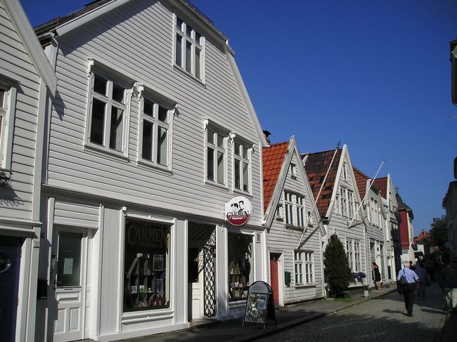 白い板壁が北欧らしい