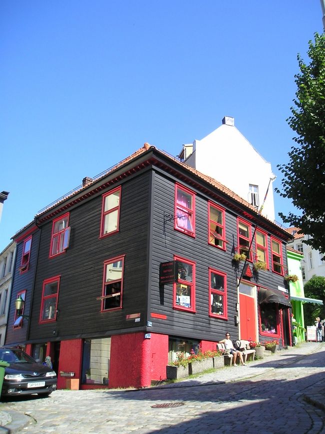 歩いてでも下りるコースがあるのですが、<br />ケーブルでおりて、散策です。