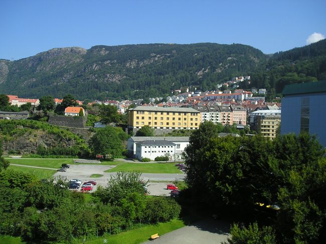 港と反対側です