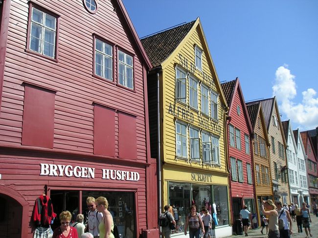 建物は、ほとんどがレストランやお土産物屋さんです。