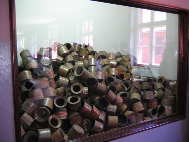 ガスが入っている缶<br />推定140万人が虐殺される。