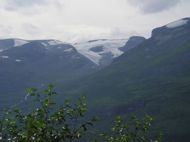 高くなれば、氷河も見えてきます。