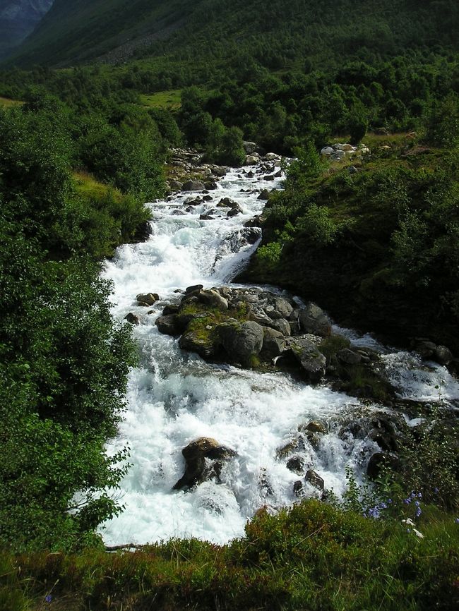 プレーケストーレンのようにメジャーではないので、<br />人も少なく、ヒッソリ隠れ家みたいです。