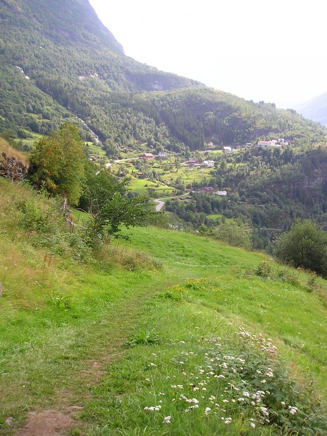 さて、そろそろ帰るとすっか！<br />今日も、かなり歩き疲れてます。<br />若い頃（ついこの前までですヨ！）は、これくらい平気だったのに･･･（かなり強がってますね〜）