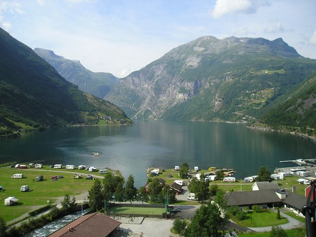 部屋に戻って少し休憩したあと、またお出かけ。<br /><br />このあと、ホテル周辺の風景をちょっと付け足してみます。