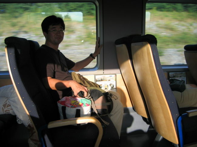 　空港特急「Flytoget」の車内の様子。北欧らしいモダンな車内です。