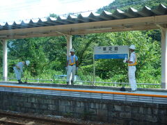 北陸線の各駅は秋の敦賀直流電化、新快速北進の為に工事が急ピッチで進んでいるようです。