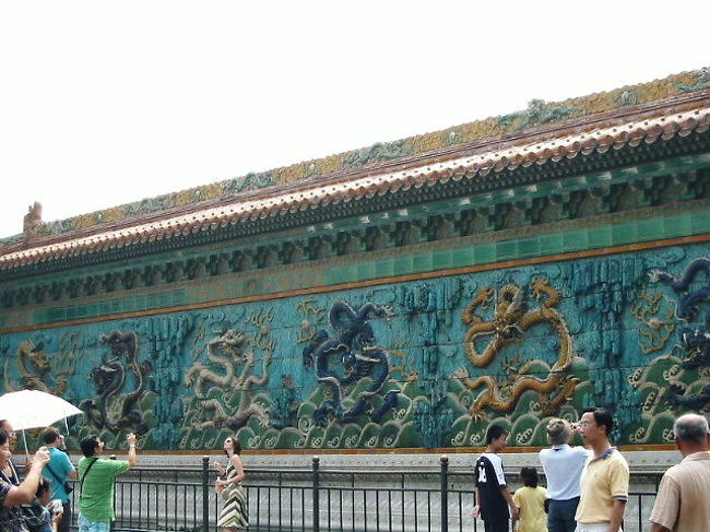 九龍壁です。<br />龍の５本指は皇帝だけが許されるらしい・・鮮やかでとても綺麗でした。