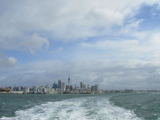 ザ・バスセンター（DFS内）で割り引きチケットを購入してデボンポートへ。