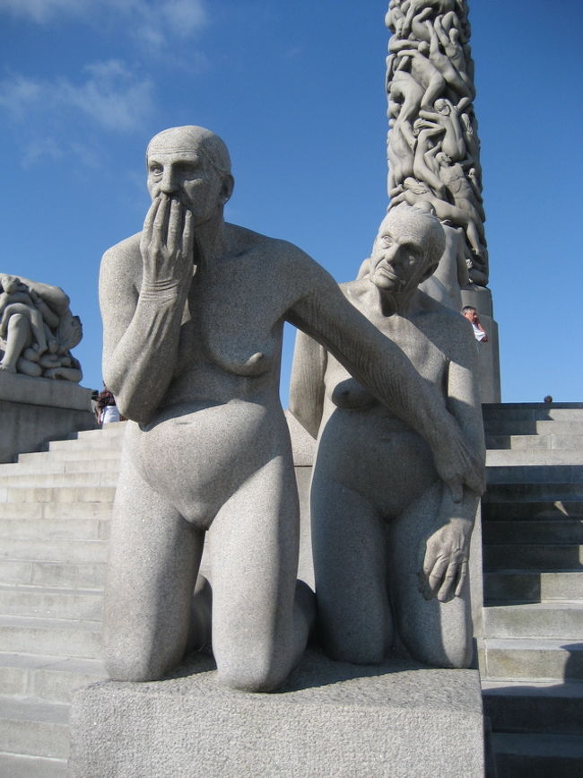 「あっ、おばあさん隠れて！」