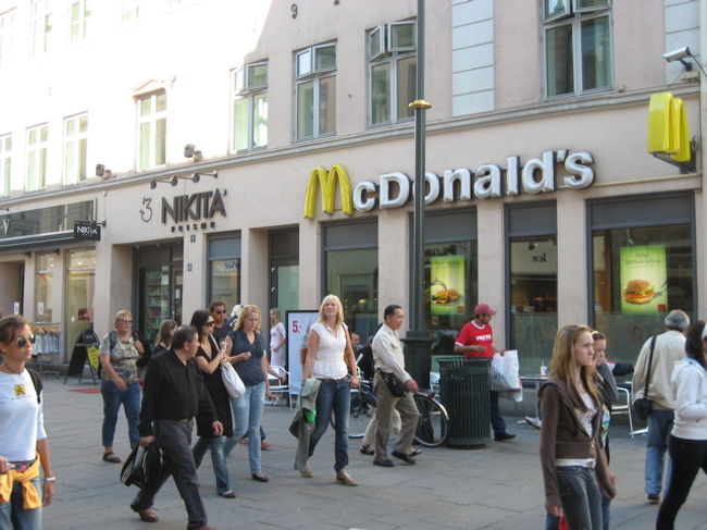 あら、マック。でもファーストフードでも高い（値段が）のでパス！