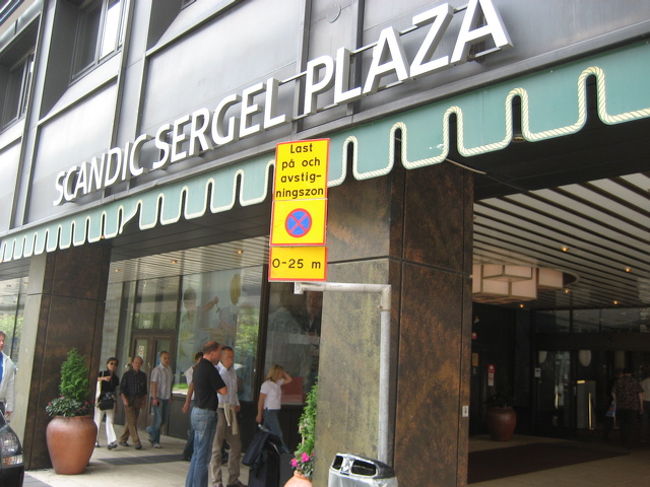 ホテルはセルゲル広場にほど近いスカンディックセルゲルプラザ。どこに行くにも近くて場所はいい。