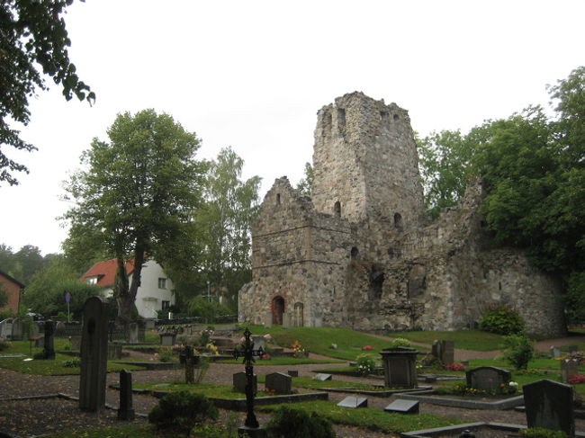 １０００年くらい前に建てられた聖オルフ教会の遺跡のあと。