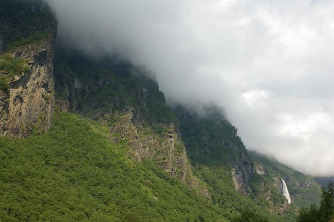 日が差していたかと思ったらすぐに雲（もや？）がかかってきて、雨でも降るのかと思うことが。