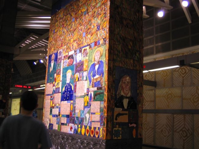 ユニバーサルシティ駅。