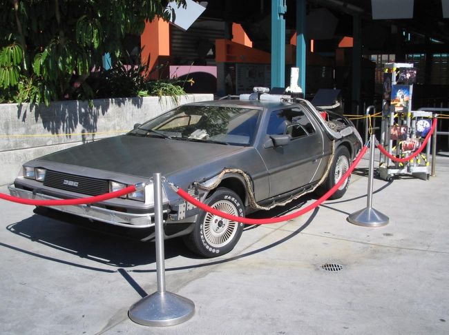 ユニバーサルスタジオ。<br />デロリアン。<br />Back to the Futureのアトラクションは、周りで映像が動くものだったから、視覚的に酔いそうになった。