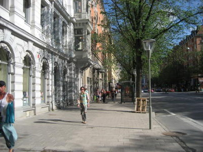 歩道は広いです