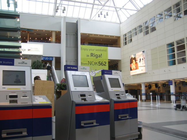 近代的なベルゲン空港、お昼のフライトでスウェーデンの首都ストックホルムに向かいますが、この後思いもかけぬことが、、、、